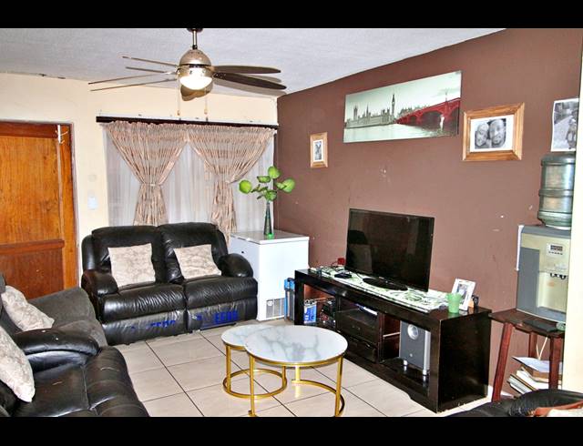 2 BEDROOM TOWNHOUSE FOR SALE IN EDLEEN